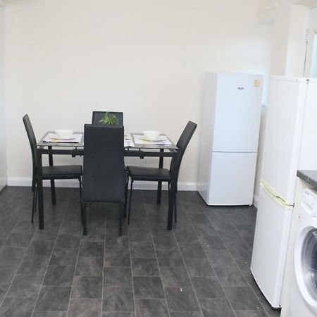 Contractor'S Haven- 4-Bedroom House With Free Parking, Super Fast Wifi, Fran Properties In Aylesbury, Pets Are Welcome! آيْلسبري المظهر الخارجي الصورة