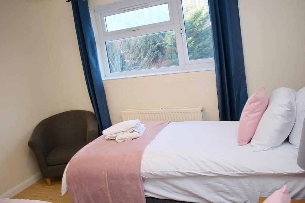 Contractor'S Haven- 4-Bedroom House With Free Parking, Super Fast Wifi, Fran Properties In Aylesbury, Pets Are Welcome! آيْلسبري المظهر الخارجي الصورة