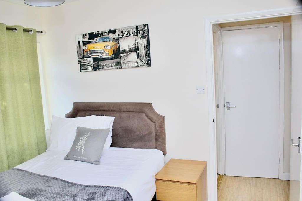 Contractor'S Haven- 4-Bedroom House With Free Parking, Super Fast Wifi, Fran Properties In Aylesbury, Pets Are Welcome! آيْلسبري المظهر الخارجي الصورة