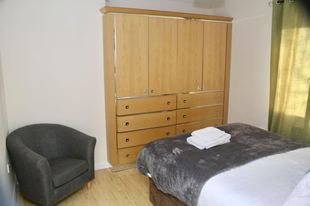 Contractor'S Haven- 4-Bedroom House With Free Parking, Super Fast Wifi, Fran Properties In Aylesbury, Pets Are Welcome! آيْلسبري المظهر الخارجي الصورة